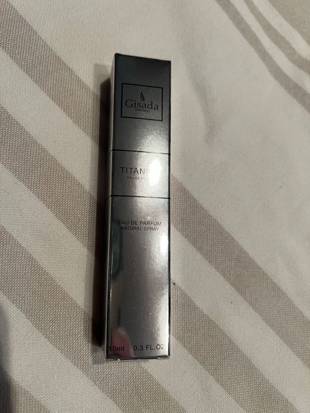 Gisada Profumi & Eau de Toilette: Gisada Titanium Eau de Parfum 10ml plus Muster, ungeöffnet – Nuovo e nell'imballaggio originale da Ruggell venduto da Malbuntiger01 1