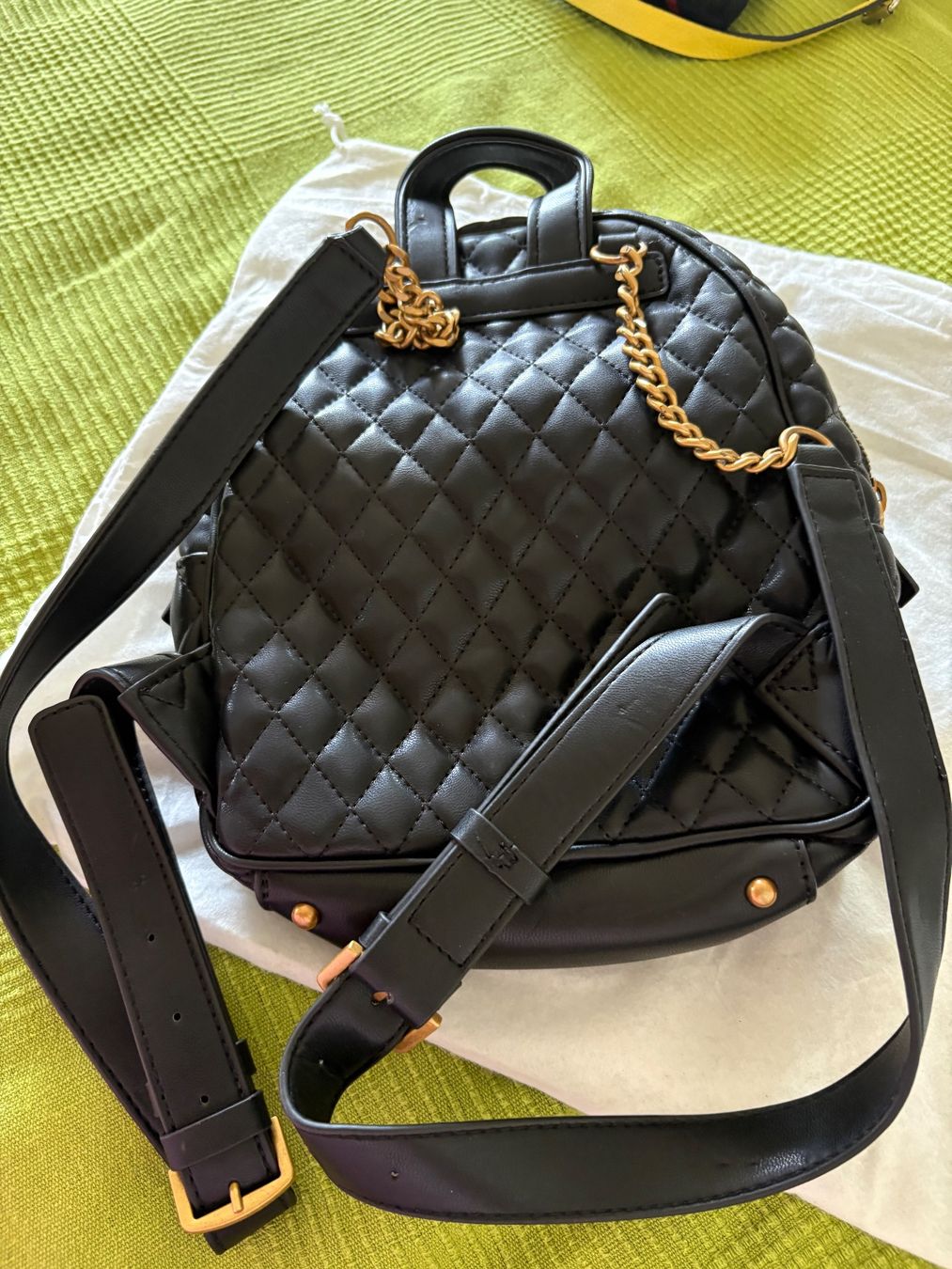 Guess Borse da donna: Zainetto Guess praticamente nuovo – Usato da Davesco soragno venduto da Gaby230 1