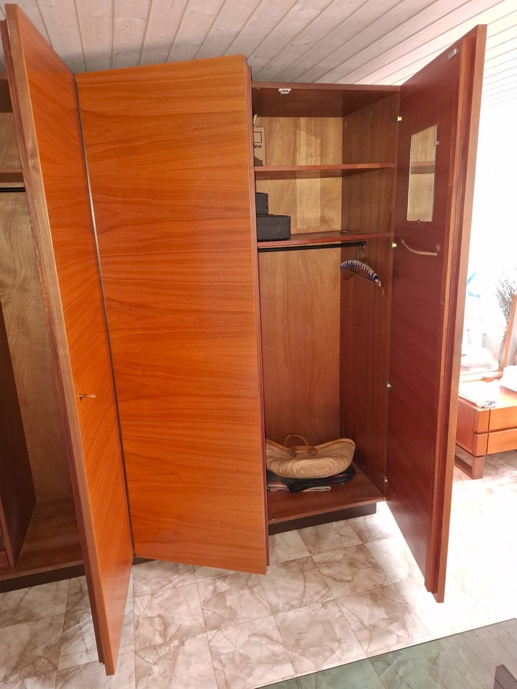 Armadi: Kleiderschrank – Usato da Remetschwil venduto da wendy_7 1