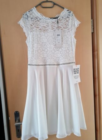 Neues, elegantes, elfenbein farbiges Kleid, Grösse 42/44
