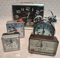 Konvolut Wecker mit Batterie, 5 Stück