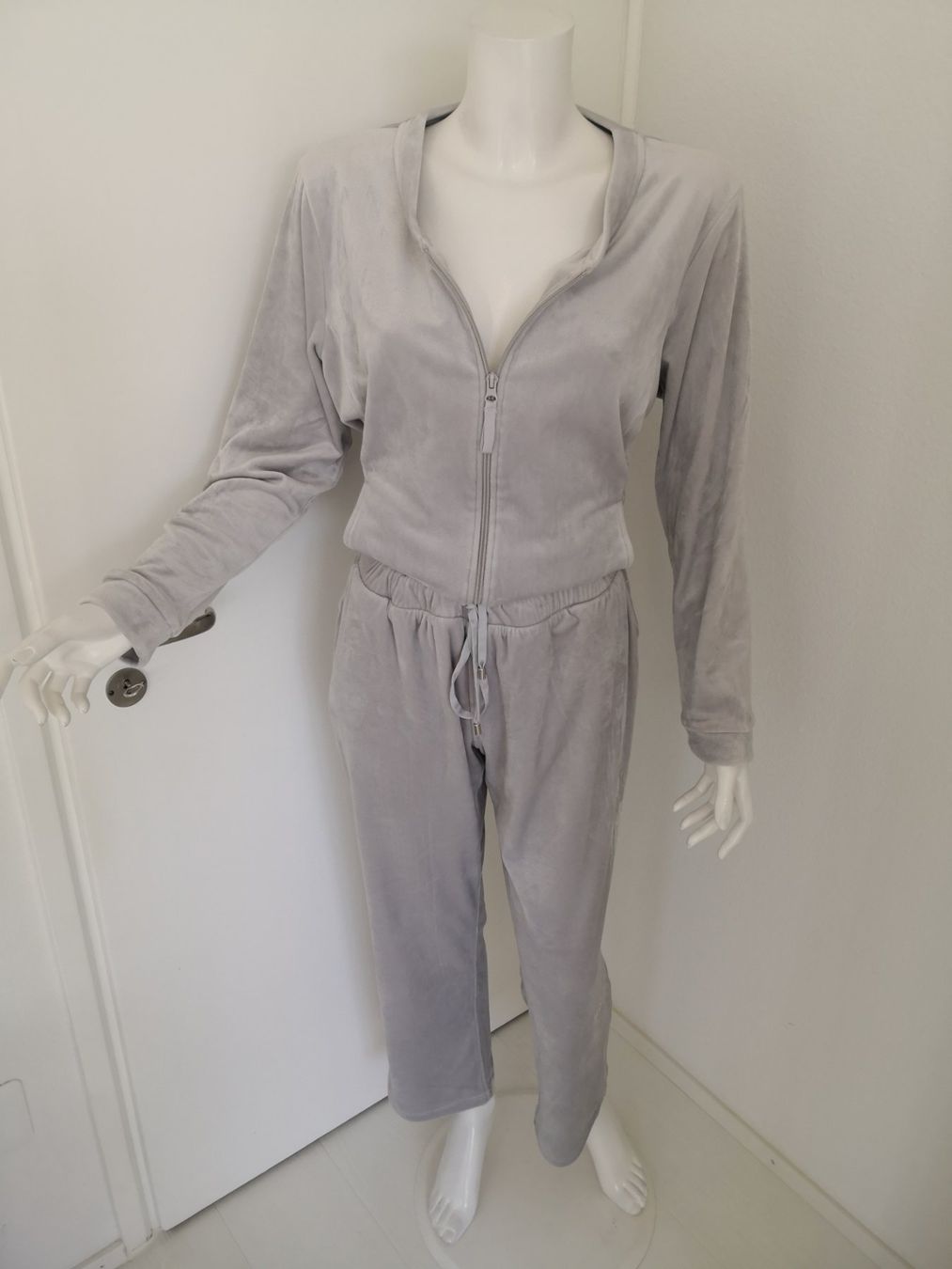 Completi & Tailleur: 🤩MANOR JOGGING-ANZUG JACKE & HOSE HELLGRAU – Usato da Olten venduto da Naja-Twins-Twins 3