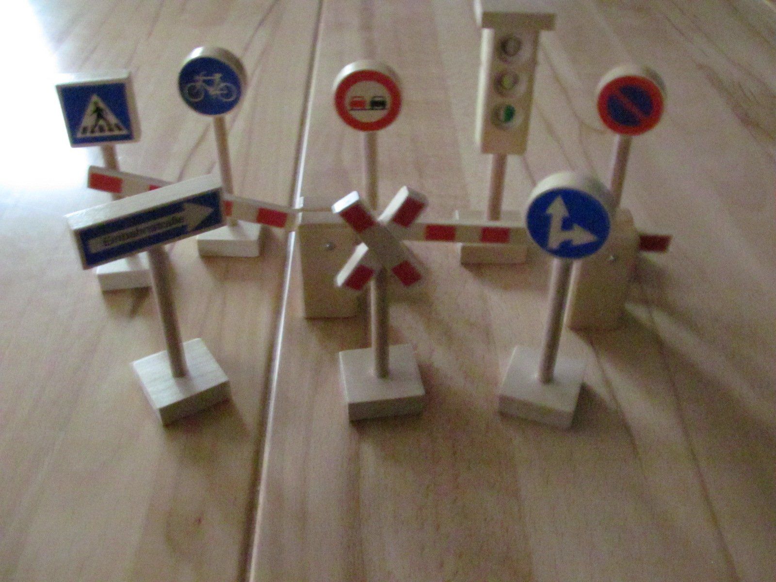 Giocattoli: Holz Verkehrschilder – Nuovo (secondo la descrizione) da Uznach venduto da Bimbolino