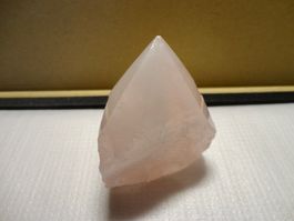 Rosenquarz - Spitze /Stehfläche