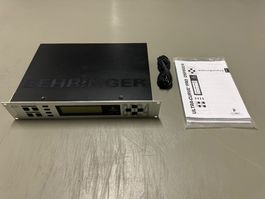 Behringer Ultracurve Pro DSP 8024 & ECM 8000 Messmikrofon
