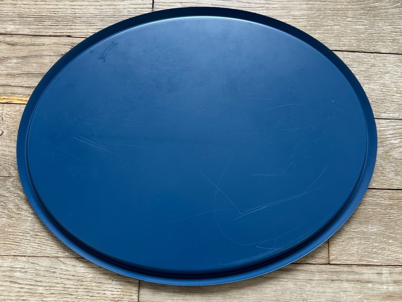 Piatti di portata: Metalltablett oval in Corbusier-Blau – Usato da Luzern venduto da Mamutpe 1