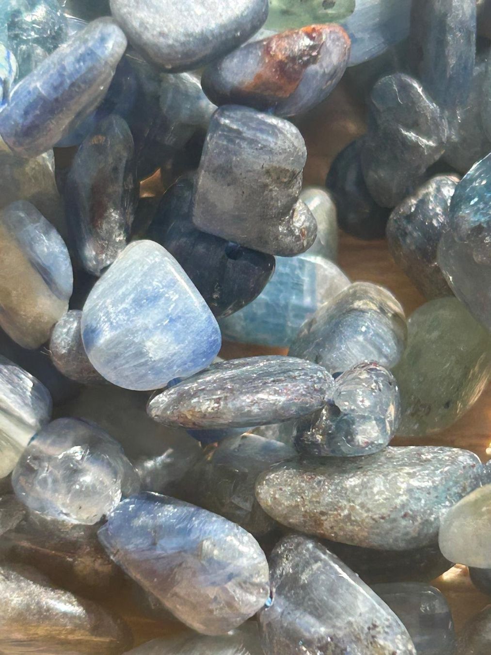 Pietre preziose: Strang echte Kyanite Nuggets / stone 8-10 mm – Nuovo e nell'imballaggio originale da Niederrohrdorf venduto da Ytobi
