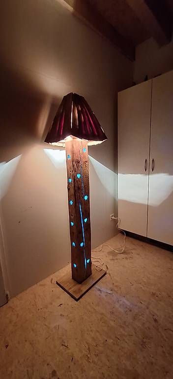 Lampade: Altholz Lampe mit Schindelschirm – Usato da Wald ZH venduto da Orgelfreak 1
