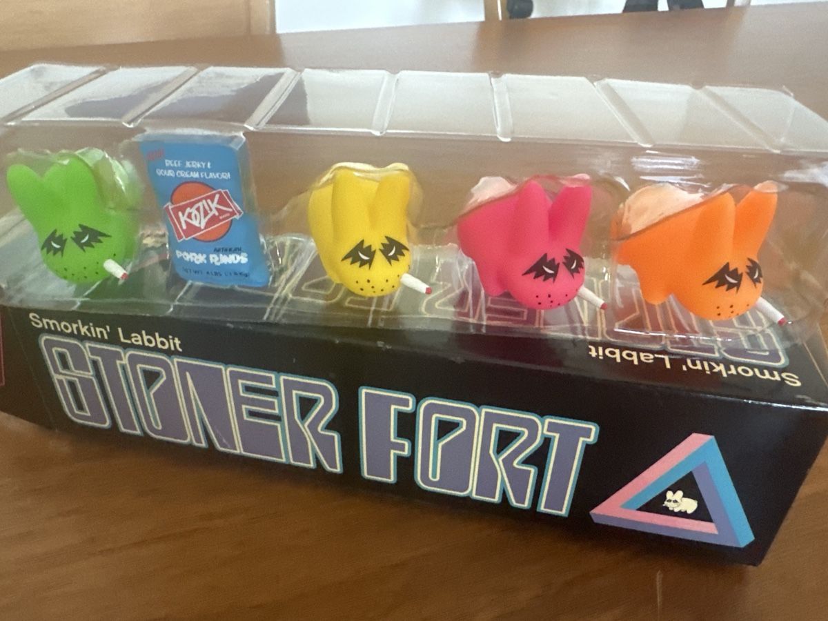 Statuette: Kidrobot x Kozik: Stoner Fort - Boxset 2010 – Nuovo (secondo la descrizione) da Bern venduto da Sunne2003 1