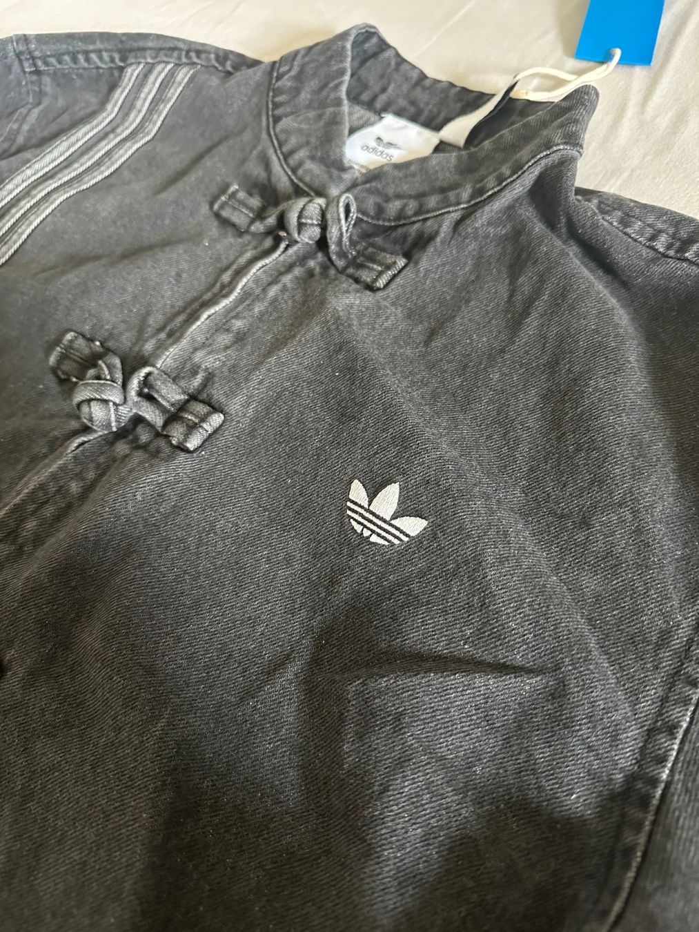 Adidas Giacche: Adidas Denim Chinese Track Top – Nuovo e nell'imballaggio originale da Oberengstringen venduto da jzkn 1