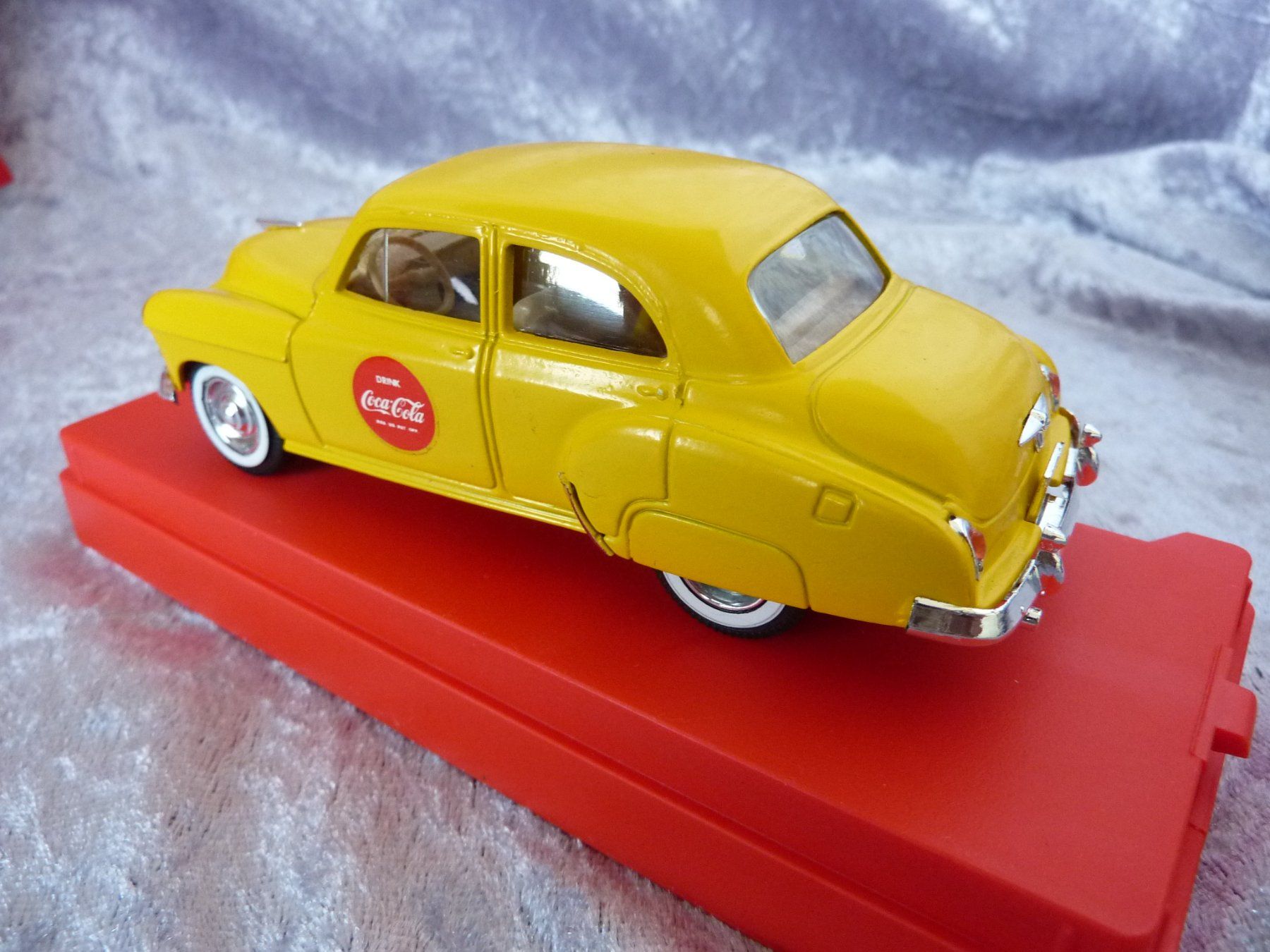 Coca-Cola Modellautos: Chevrolet Bel-Air Coca-Cola  1:43 – Neu und originalverpackt aus Dürrenäsch von modellautos4you 3
