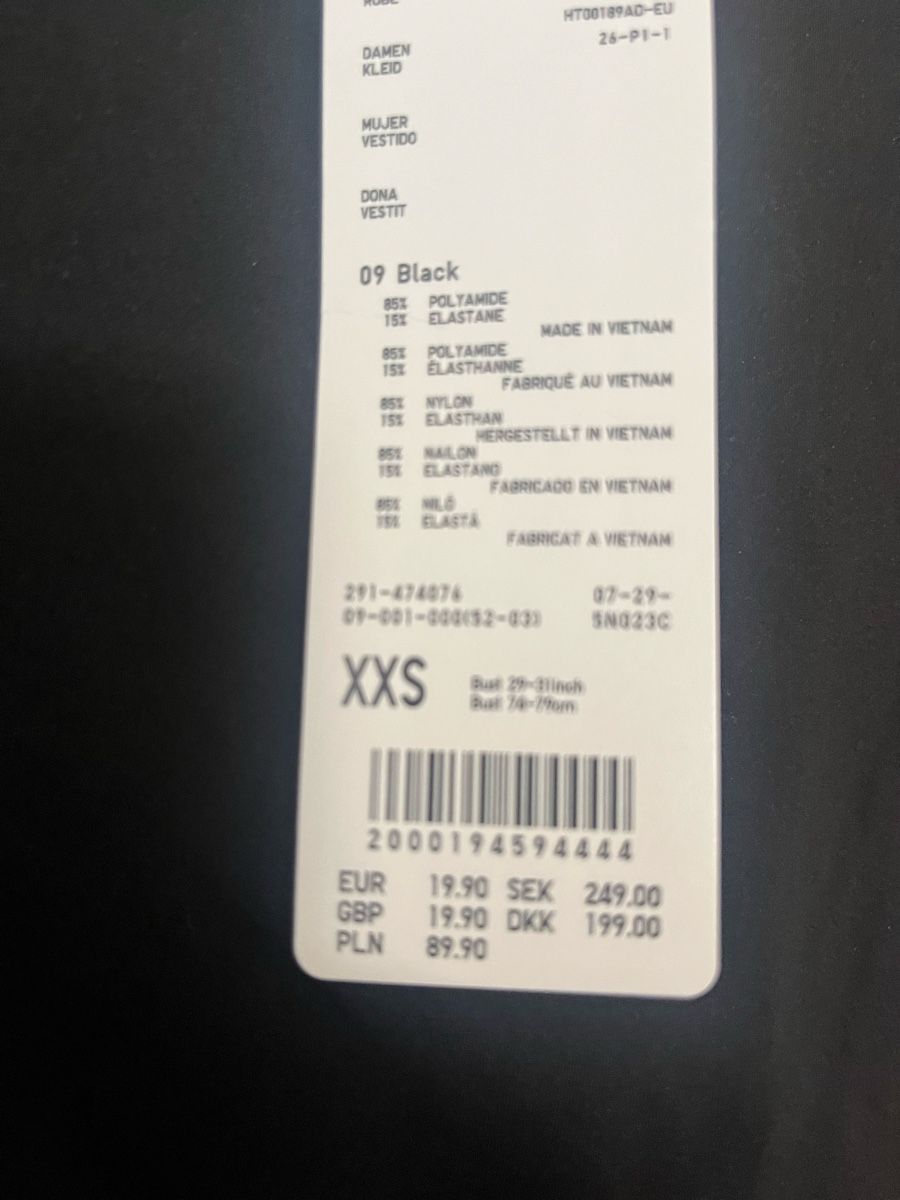 Uniqlo Kleider: schwarzes Kleid – Neu und originalverpackt aus Altstätten SG von misthuffa 2