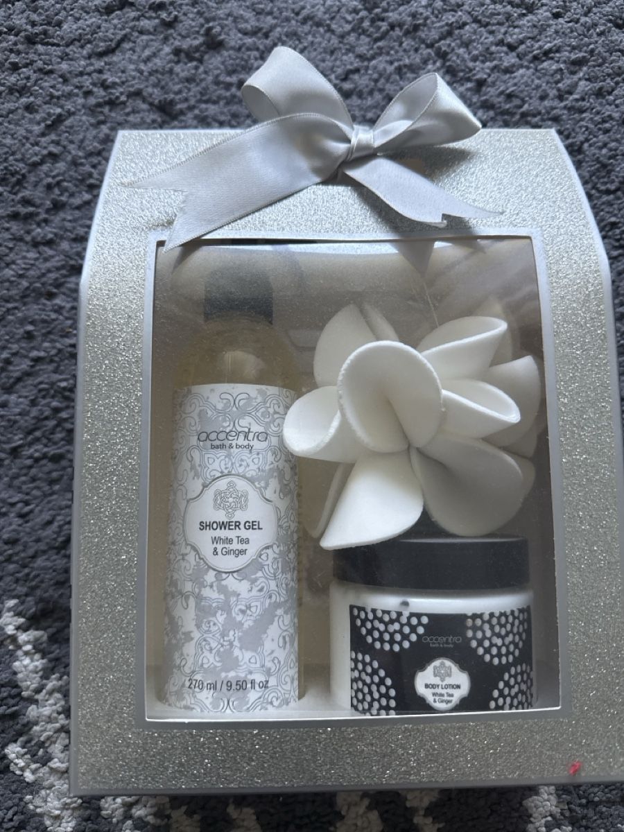 Altro per la cura del corpo: Accentra Geschenkset, White Tea & Ginger, Neu & Unbenutzt – Nuovo (secondo la descrizione) da Trübbach venduto da alf_5fpf 4