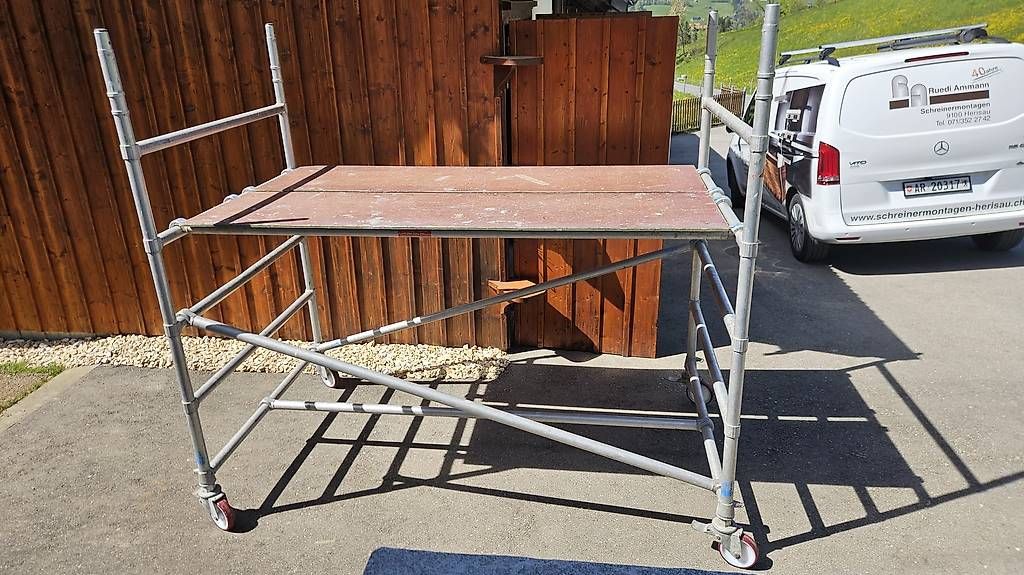 Ponteggi: Rollgerüst mit 4 Neune Rollen – Usato da Wattwil venduto da Schweizer12 4