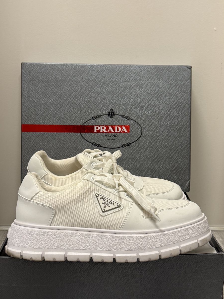 Prada Scarpe da uomo: Prada Turnschuhe weiss Grösse 41 mit Box – Usato da Liebefeld venduto da im23ph 2