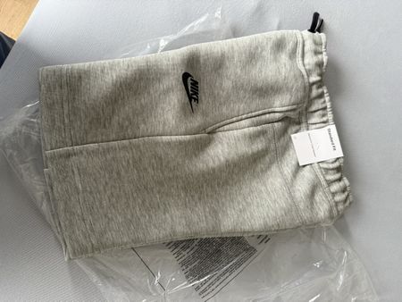 Nike Tech Fleece Kids Shorts, Size S (128-137cm), Grau, Neu