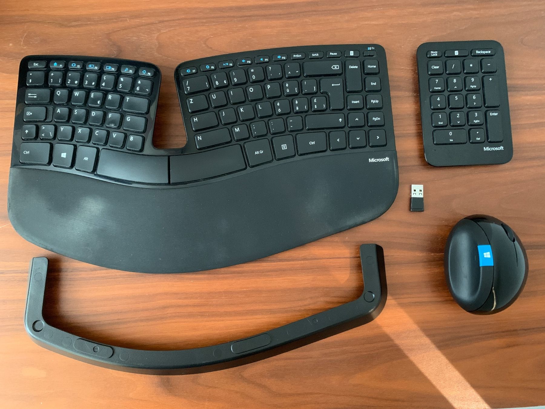 Microsoft Tastiere: Microsoft Sculpt Wireless Desktop Keyboard – Usato da Zürich venduto da JuneBaby12