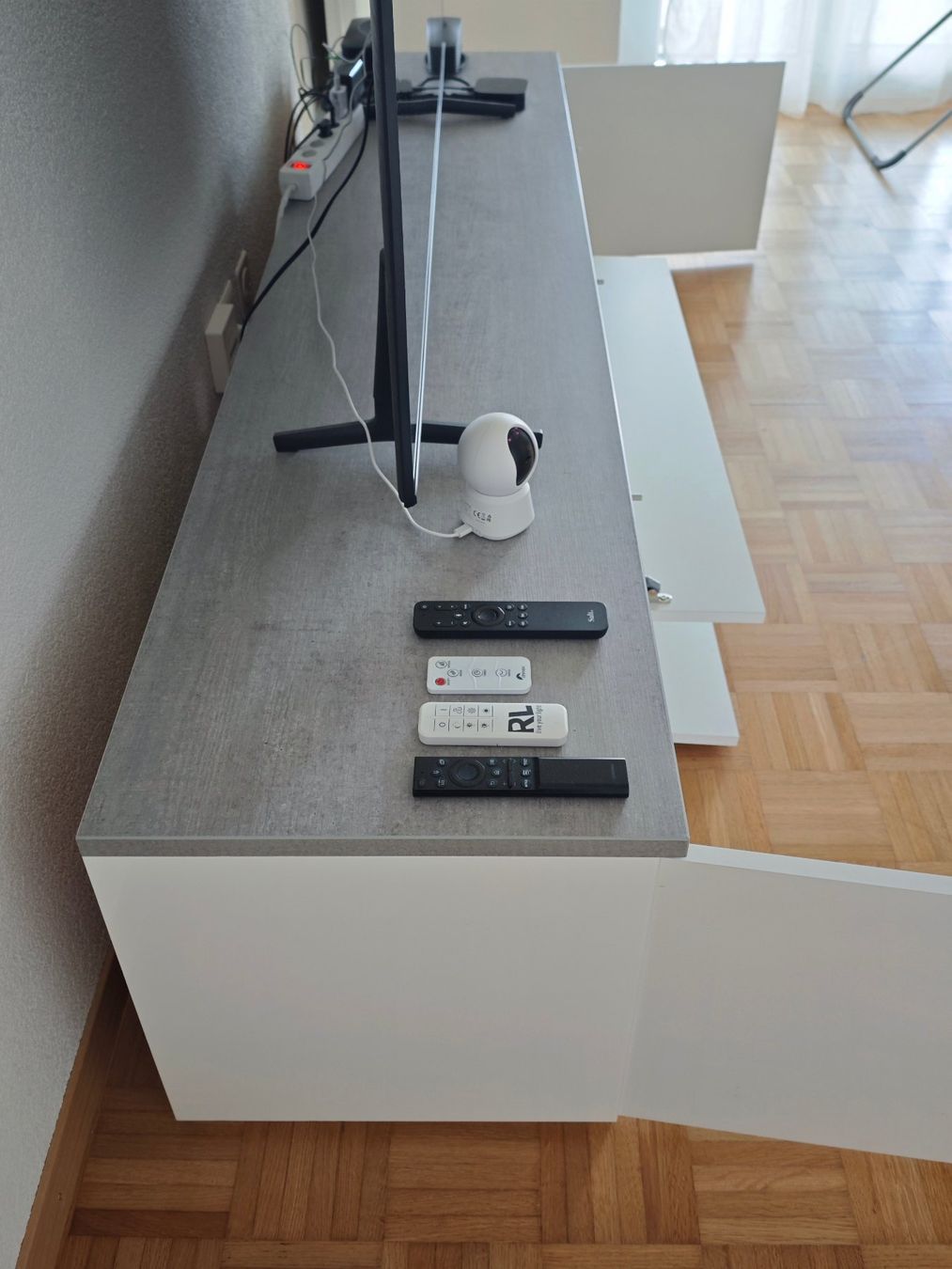 TV Möbel: Meuble TV Privilegio – Gebraucht aus YVERDON-LES-BAINS von CYBERSALE 2