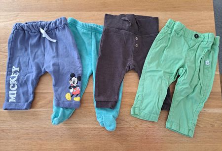 lot de 4 pantalons taille 6 mois (62/68)