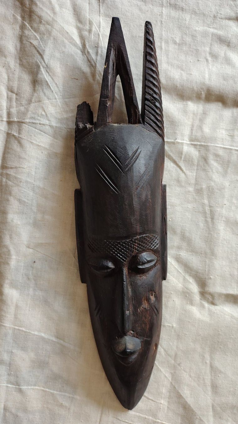 Internationale Kunst: Wochentagsmaske Senegal, alt – Defekt aus Oetwil am See von NoldiNairolf
