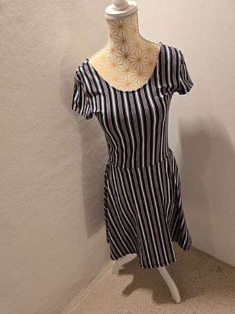 Damen Kleid gestreift Grösse M guter Zustand