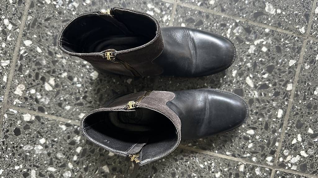 Navyboot Damenschuhe: Navyboot Stiefeletten in grau/schwarz – Gebraucht aus Gockhausen von enanaa