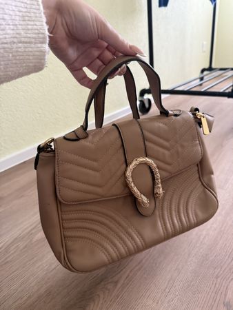 Handtasche beige gesteppt mit goldfarbener Kette neu