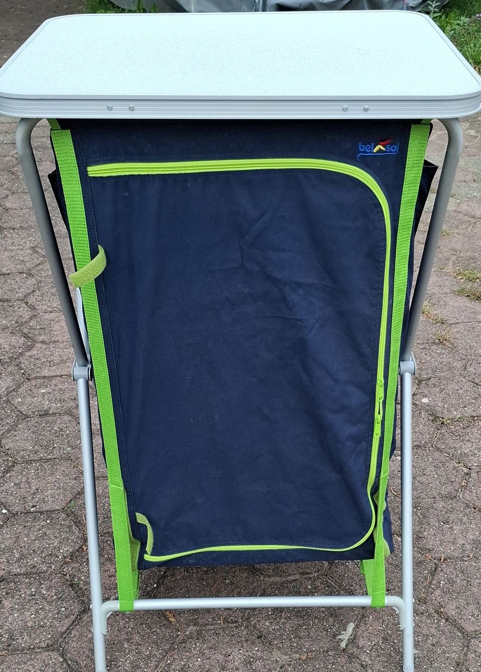 Armadi: Camping-Schrank mit Tischplatte gebraucht – Usato da Hunzenschwil venduto da Hondaswiss