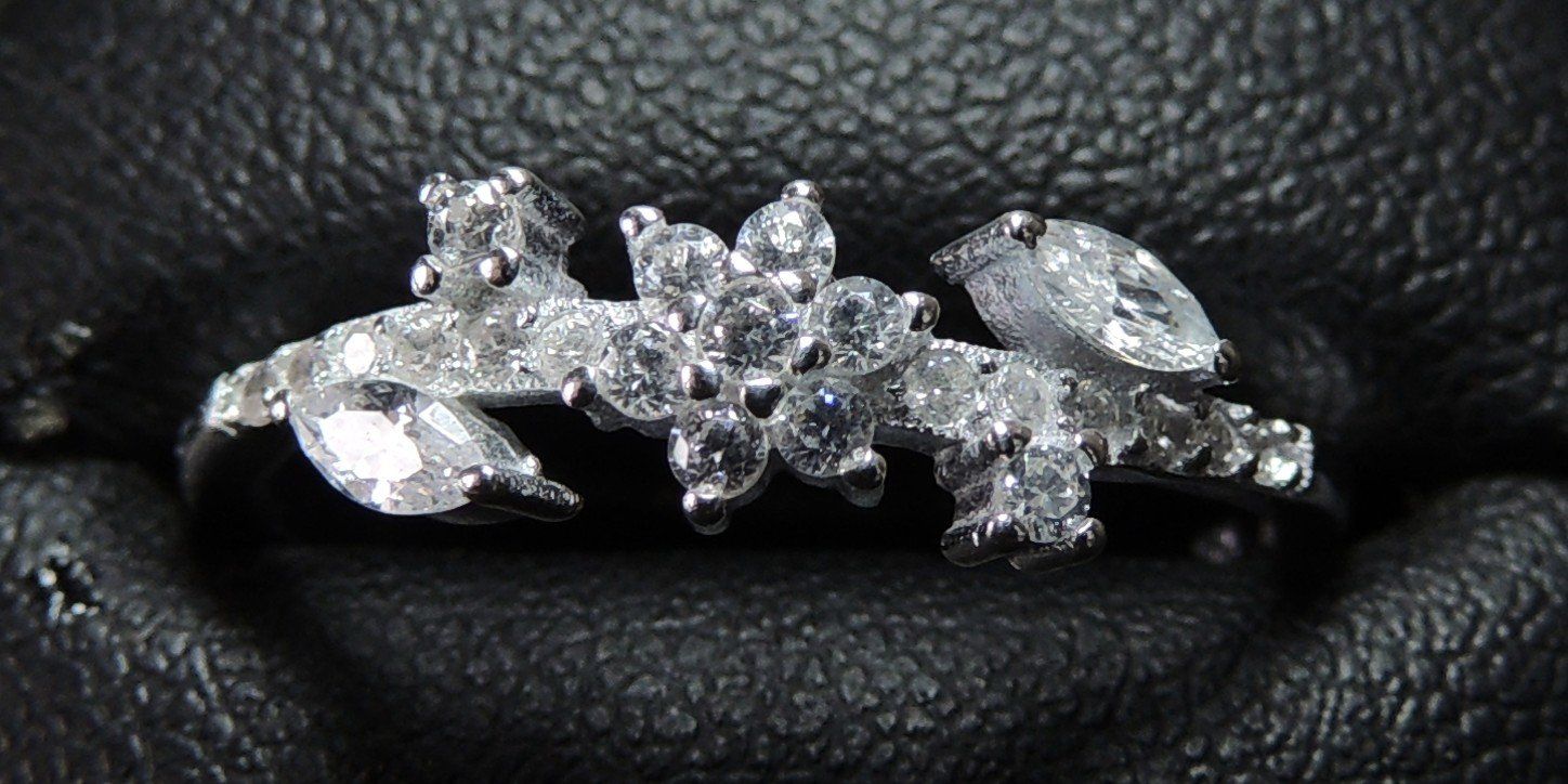 Anelli: Silber 925 Fingerring mit Zirkonias – Nuovo e nell'imballaggio originale da Waldenburg venduto da schaller707