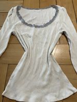 Damen Langarmshirt mit Spitze Grau Grösse S getragen