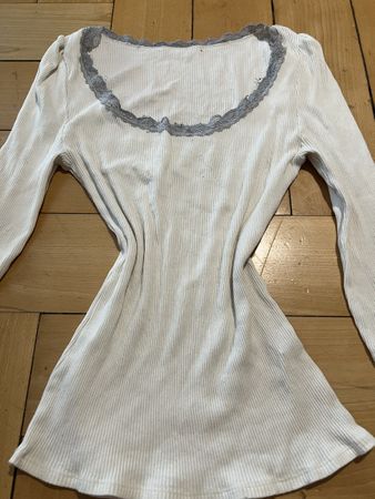 Damen Langarmshirt mit Spitze Grau Grösse S getragen