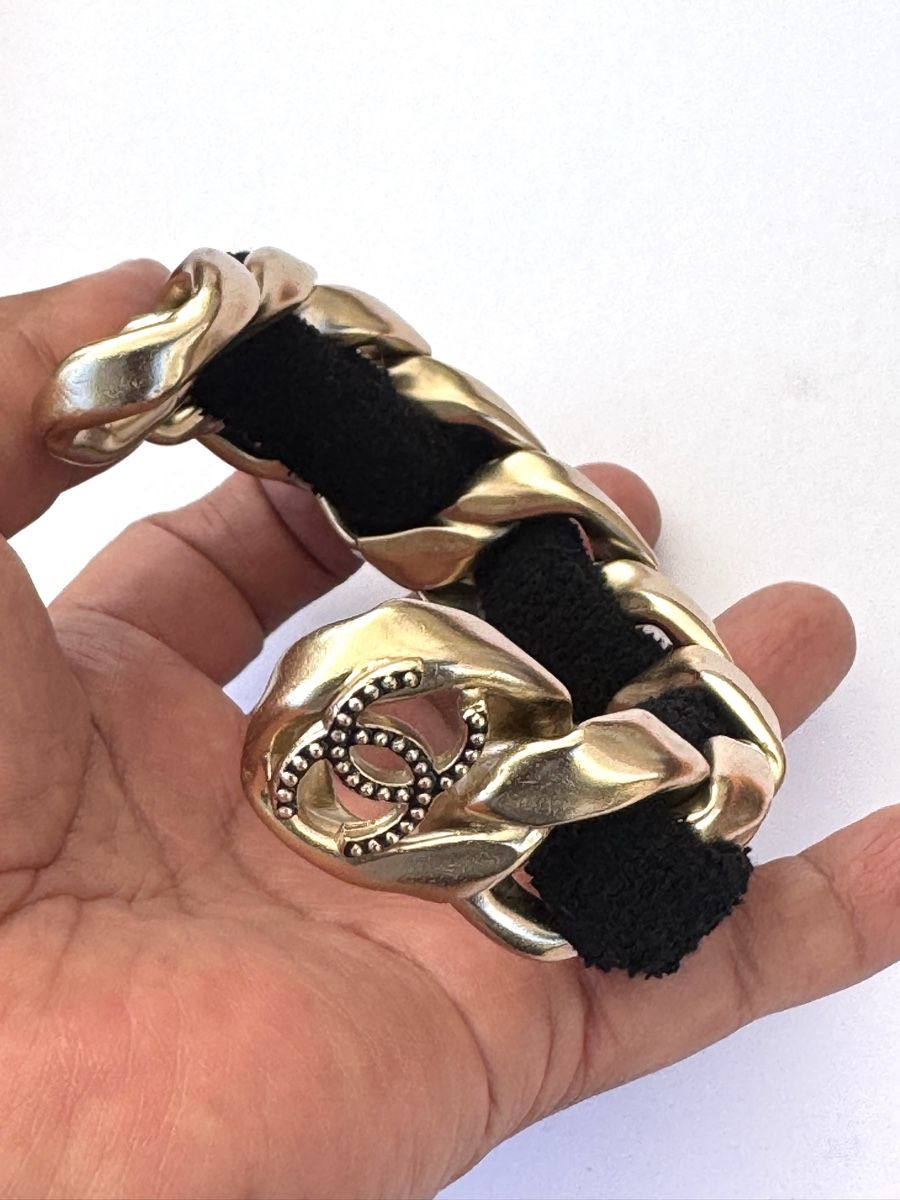 Chanel Bracciali & Braccialetti: Chanel Bangle Black Satin With Light Gold Hardware – Usato da Courtaman venduto da sultan16 6