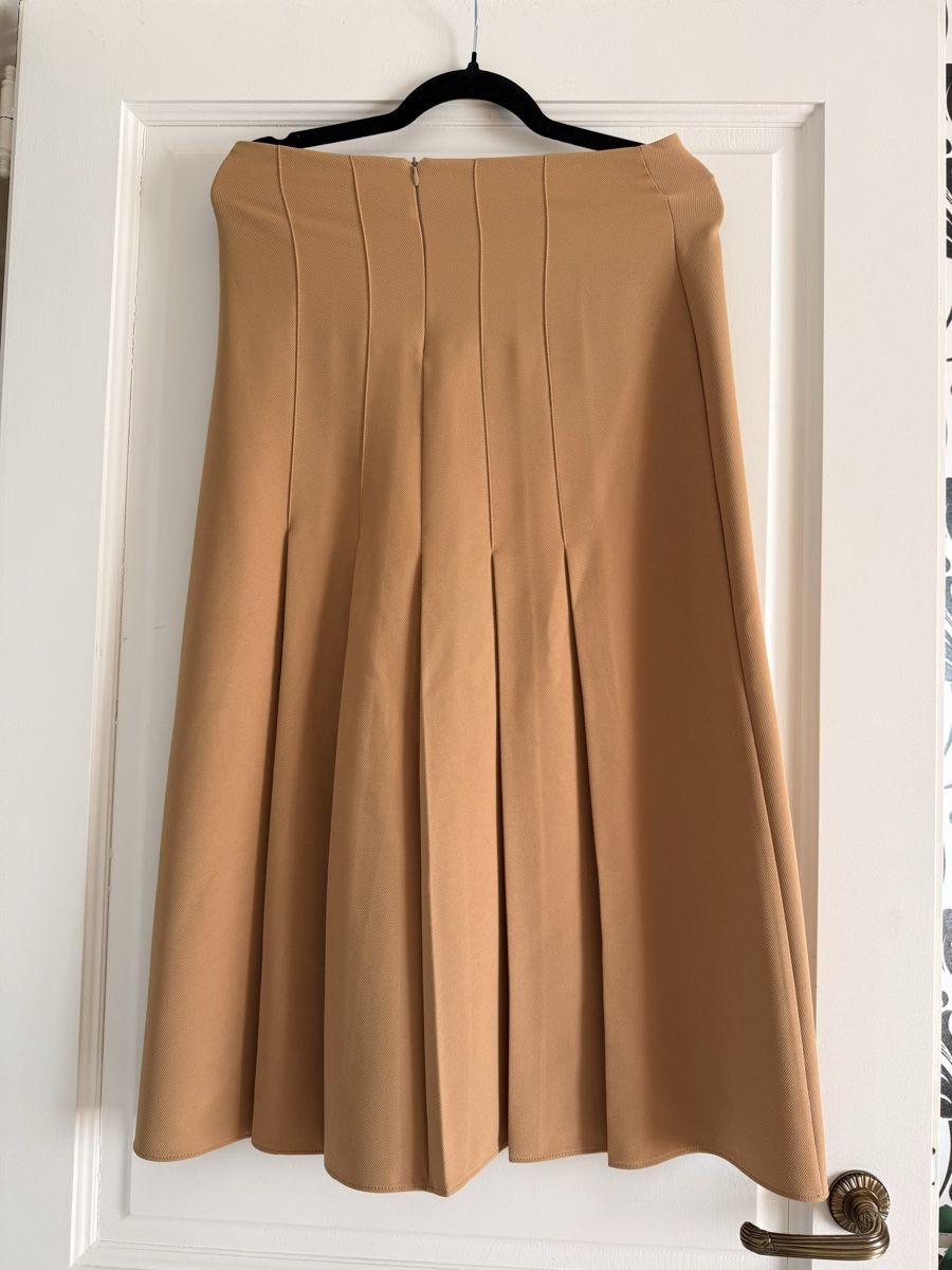 Röcke: Beige Pleated Skirt – Gebraucht aus Corsier-sur-Vevey von Kristina.Nova 3