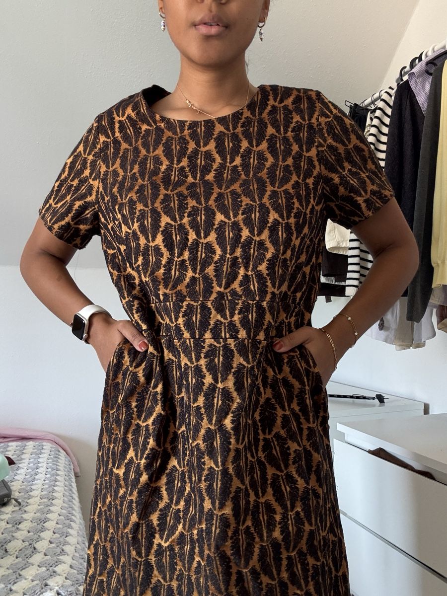 La Redoute Vestiti: Kleid mit Blattmuster braun/schwarz – Nuovo (secondo la descrizione) da Winterthur venduto da Flomiverse 3