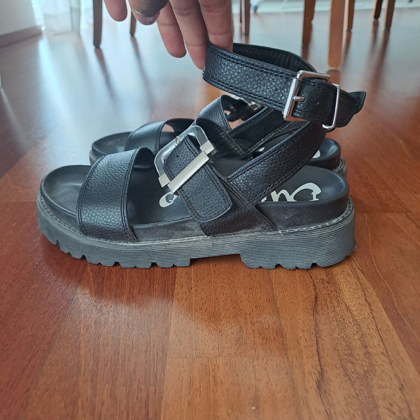 Buffalo Damenschuhe: Platform Sandals Black Leather from Buffalo in Size 39 – Gebraucht aus Échichens von sosoleily 1