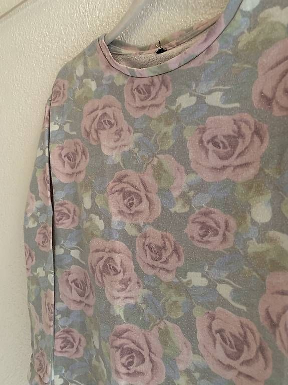 Maglioni & Felpe: Pulli mit Blumenmuster (Grösse S) – Usato da Zürich venduto da nic_l9gv 1