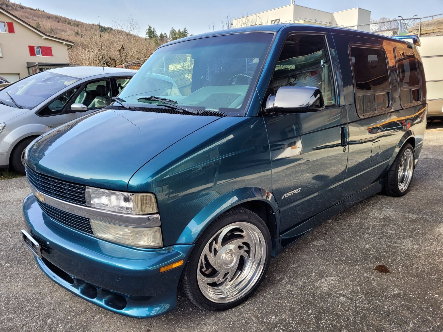 Chevrolet Automobili: Chevrolet Astro Van restauriert – Usato da Buchs SG venduto da Fordtorino