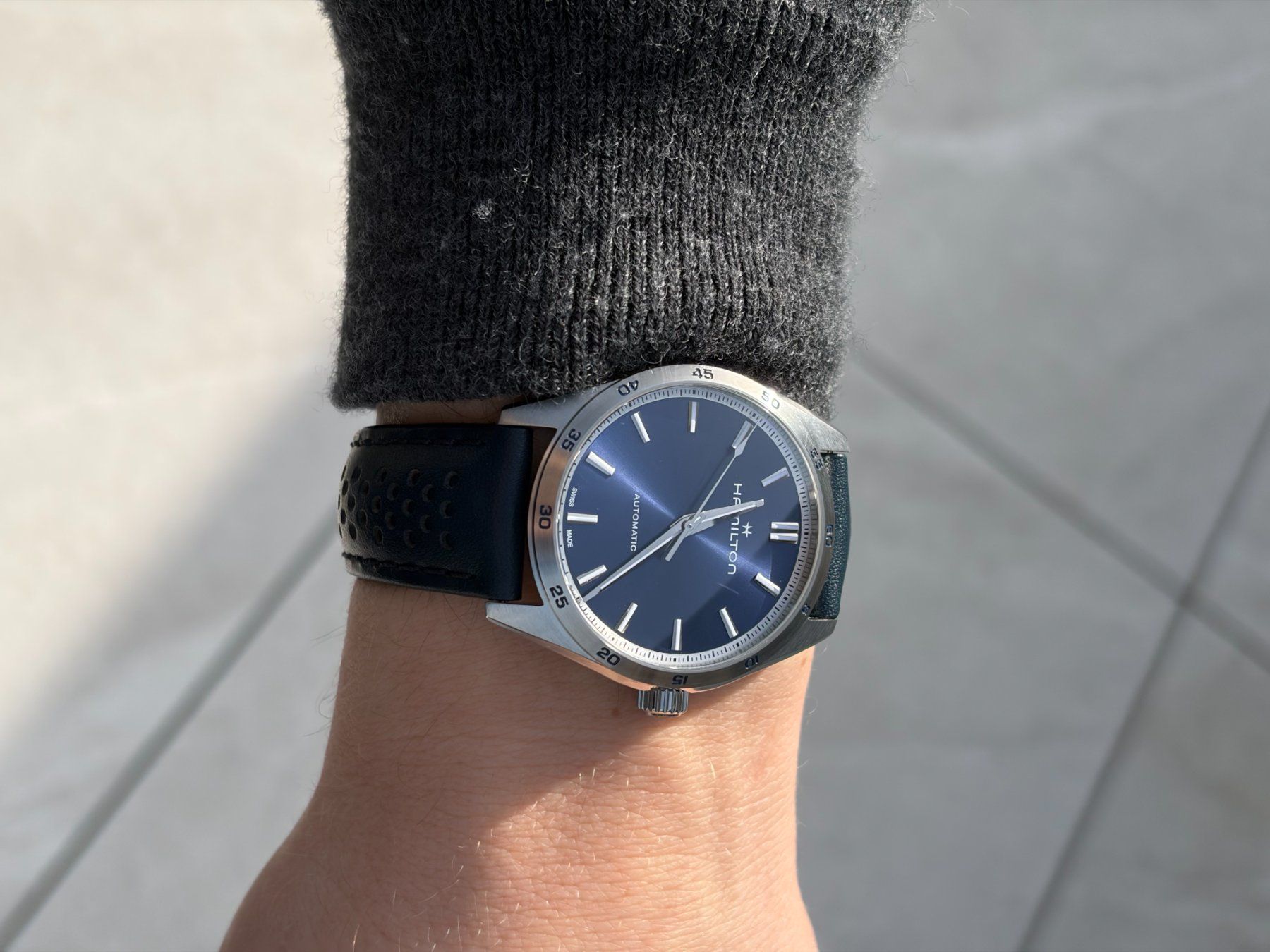 Hamilton Orologi: Hamilton Jazzmaster Performer Auto 38mm Blau H36215640 – Nuovo (secondo la descrizione) da Horgen venduto da magma94 1