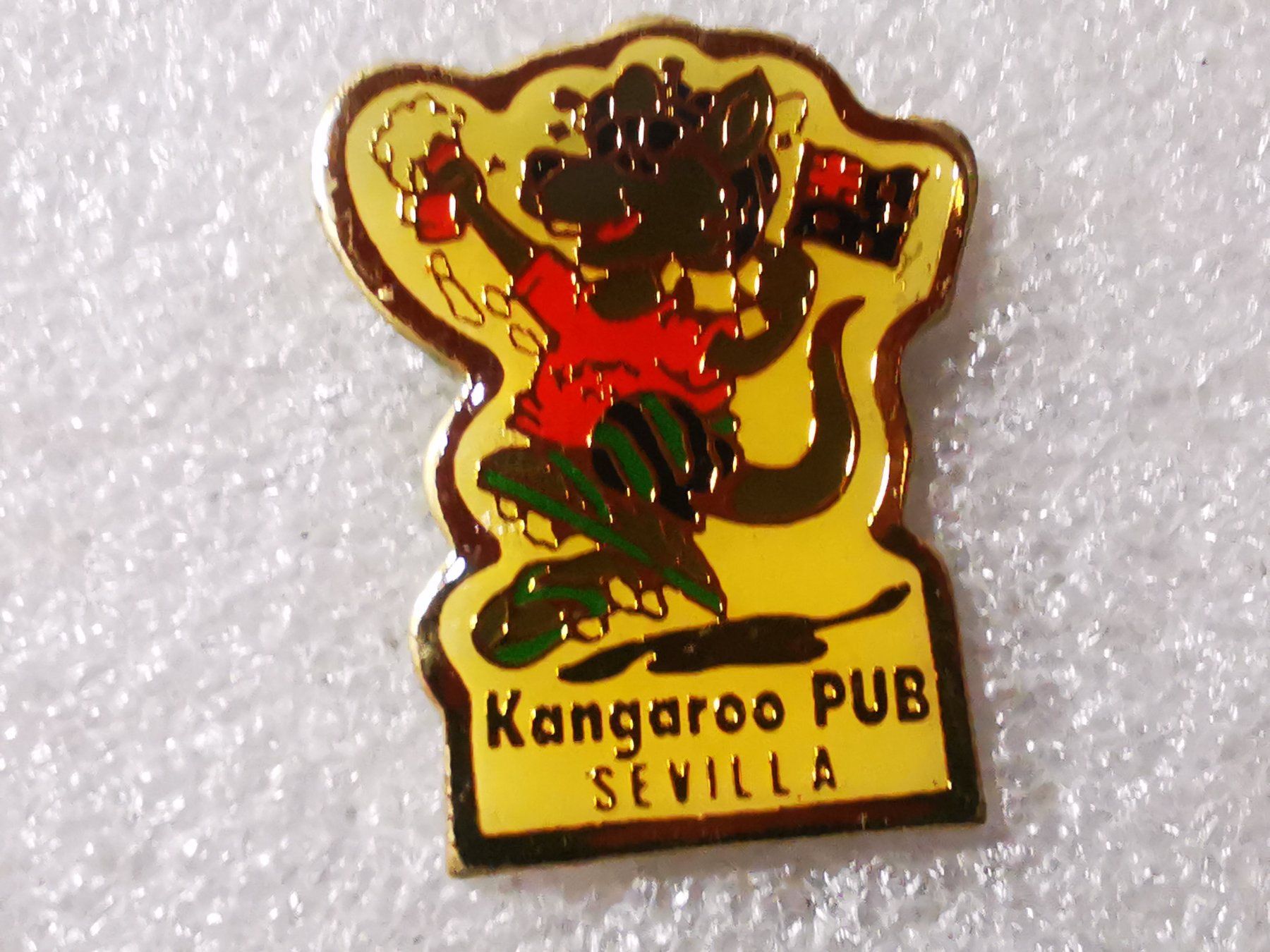 Placchette & Badge: Ansteckpin 146: Kangaroo Pub – Usato da Oppligen venduto da Pin-Fall-Shop