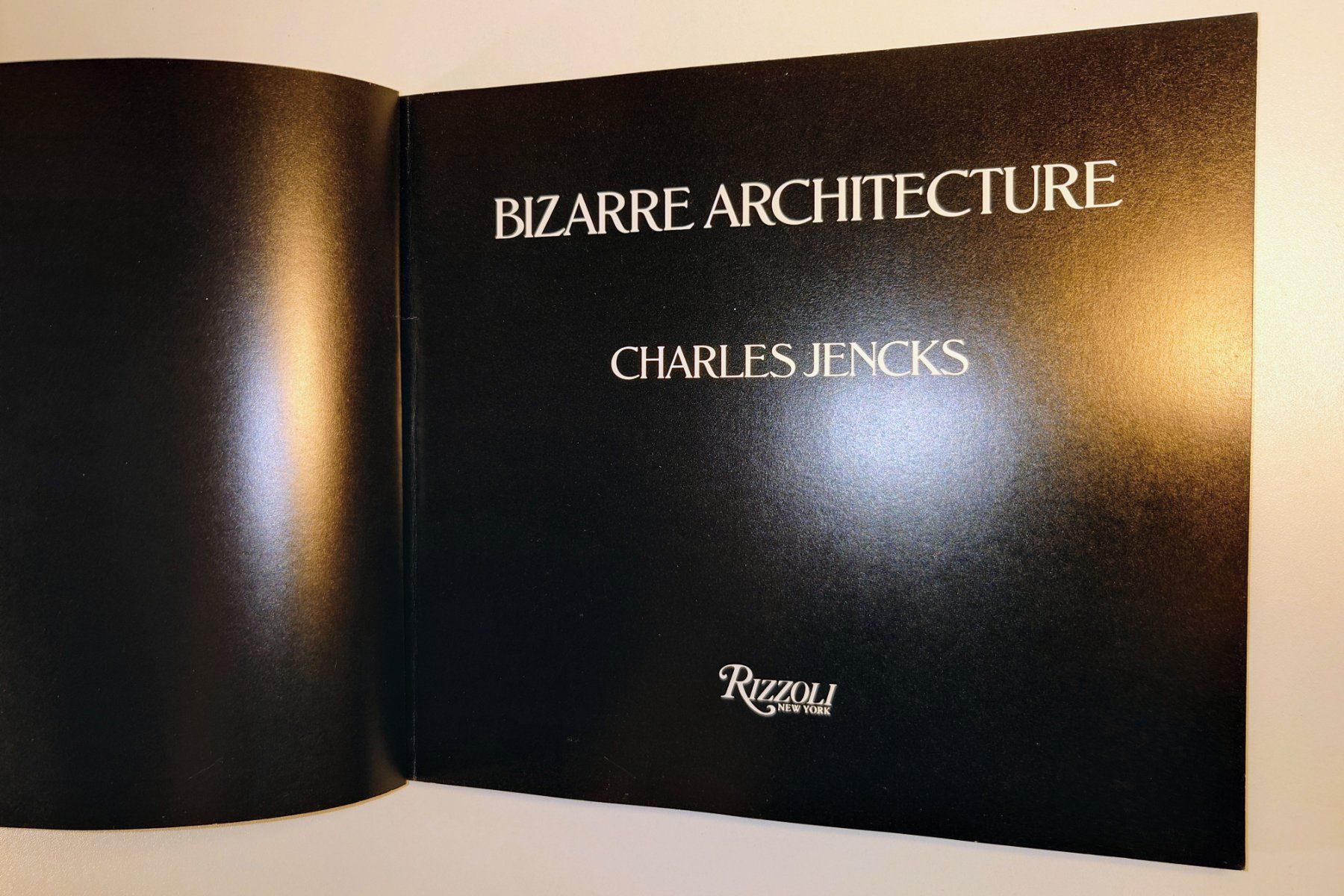 Livres: "Bizarre Architecture" Charles Jencks. Erstausgabe 1979 – D'occasion à Zürich par Rst7 3