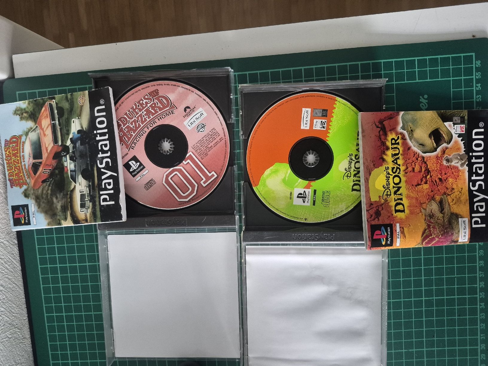 Sony Console: Sony PlayStation 1 Console with Games and Controllers PSone – Nuovo (secondo la descrizione) da Meyrin venduto da Retro-GZ 2