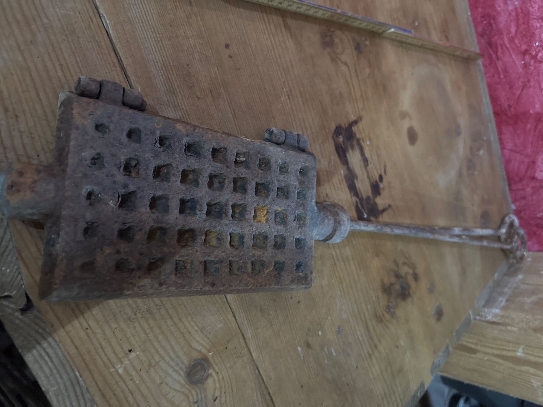 Teglie da forno: Gaufrier ancien en fonte – Usato da Lajoux JU venduto da Briard0 4