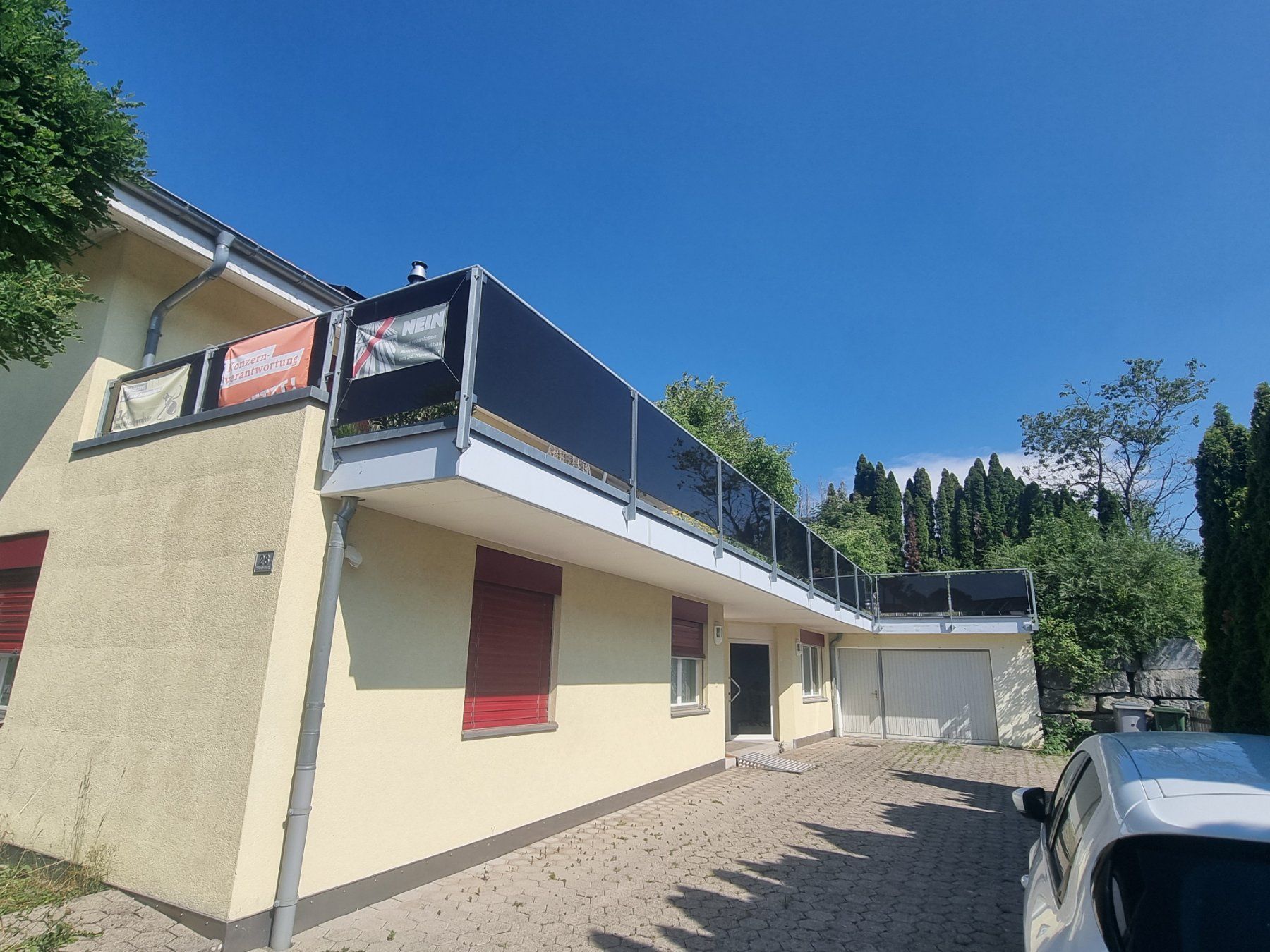 Ringhiere: Balkongeländer Glas dunkelbraun – Usato da Sempach venduto da Severin.Roth