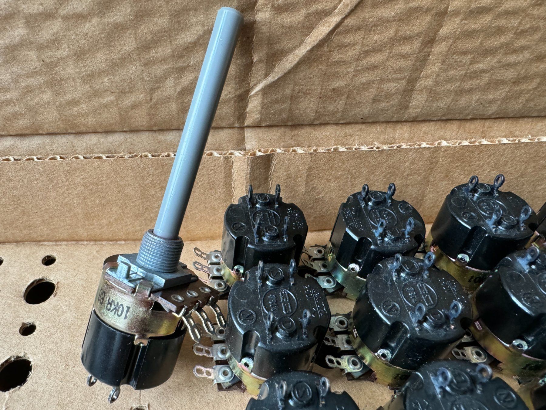 Philips Componenti elettronici: 2x PHILIPS Potentiometer Lin 10k Ohm & Switch Schalter 250v – Nuovo (secondo la descrizione) da Zürich venduto da Malco0 4