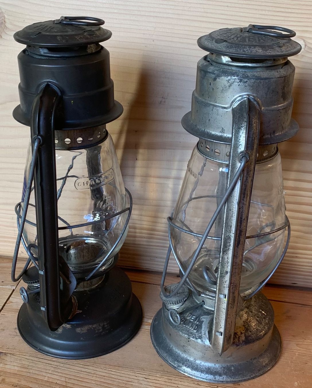 Lampes & Eclairage: 2 Petrollaternen Chalwyn der CH Armee – D'occasion à Goldingen par Bergler012 1