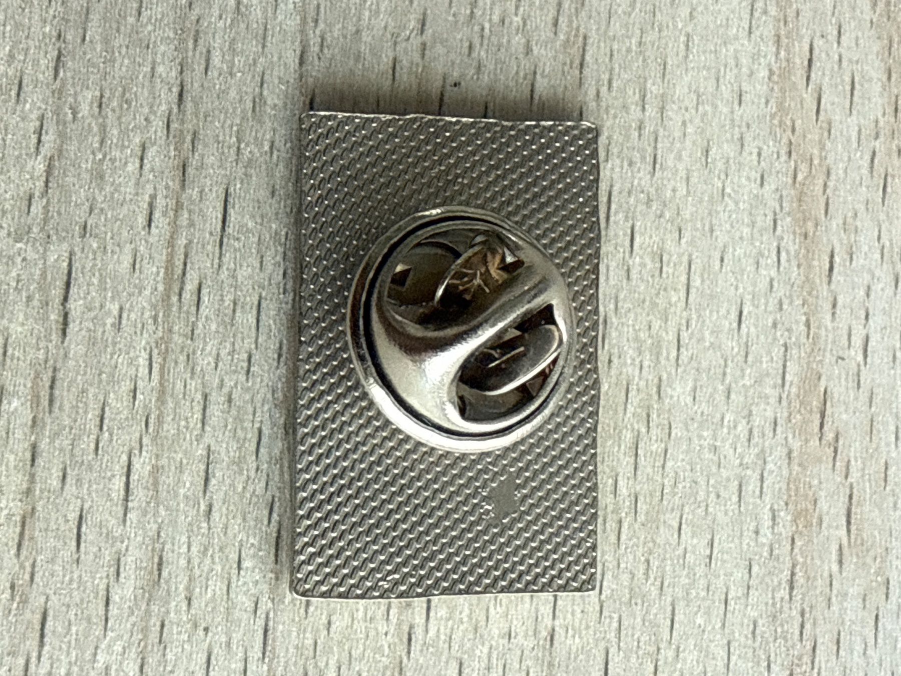 Placchette & Badge: Pin Tommy Tours – Usato da Glattbrugg venduto da Schweigmatt 1