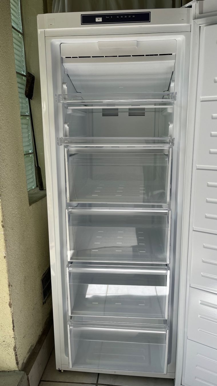 Congelatori: Freistehender Gefrierschank 175l - 2 Fächer + 4 Schubladen – Usato da Zürich venduto da Garlicpress 1
