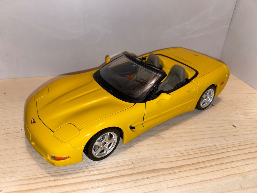 Chevrolet Corvette C5 Cabriolet 1997 - Rouge - 1/18 Burago - Sans Boîte