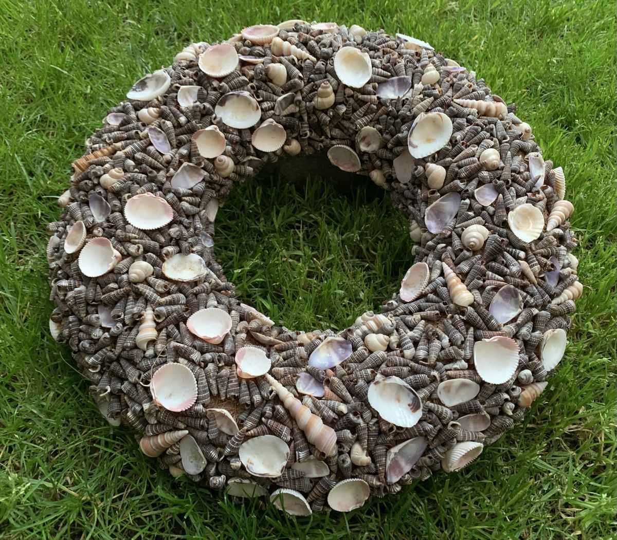 Alle Dekorationen: Maritimer Deko-Muschelkranz, Handarbeit, 37 cm – Gebraucht aus Rikon im Tösstal von miarosen
