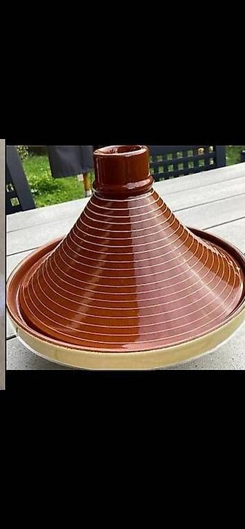 Skulpturen & Statuen: Tagine terre cuite brun avec décor rayures neuve – Gebraucht aus Monthey von Chez-Dani-81
